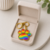 Exklusiver Pfoten Schlüsselanhänger – Regenbogen Pride Edition – Gold-Optik – ProudYou