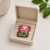 Exklusiver Axolotl Pin „Proud Little Monster“ – Regenbogen Pride – Gold-Edition – ProudYou